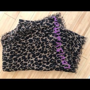 Leopard print Louis Vuitton scarf